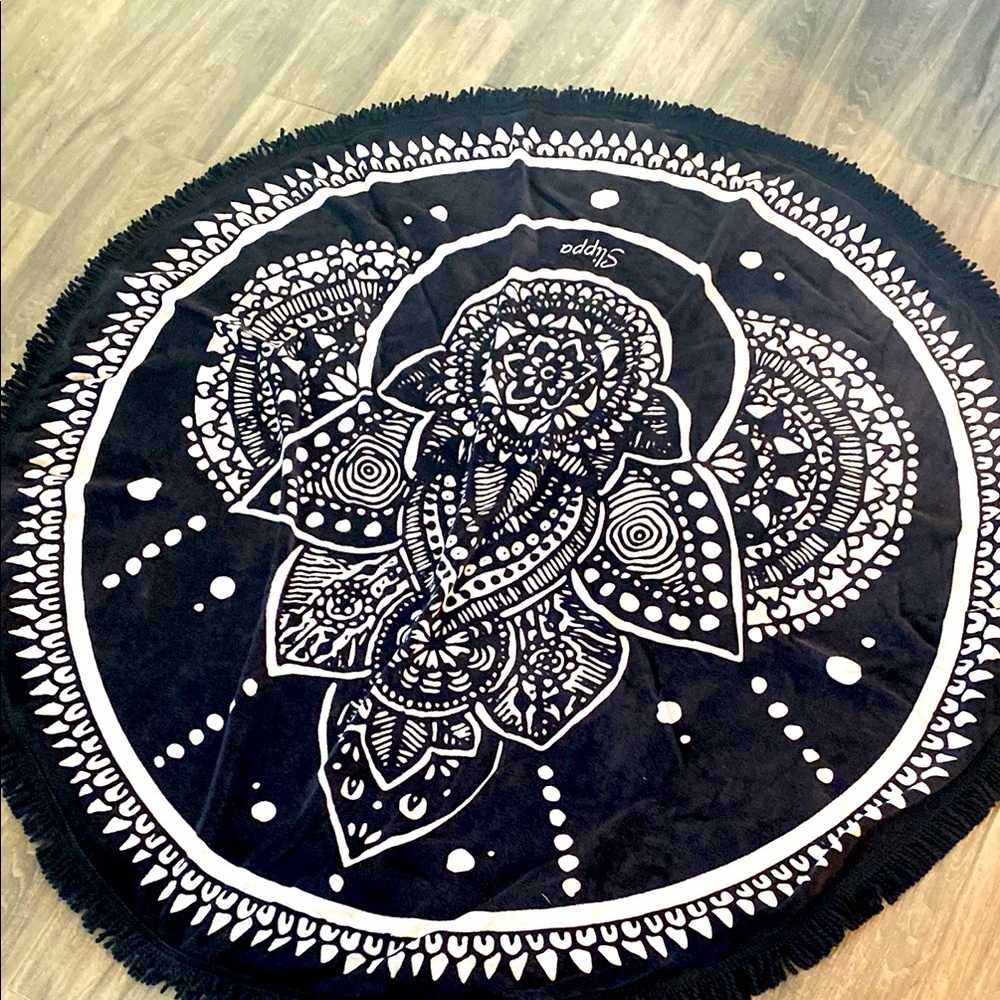 Black and White Mandala Round Slippa Towel